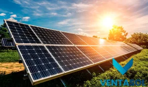 Zonnepanelen in de zon met het logo van Ventasol